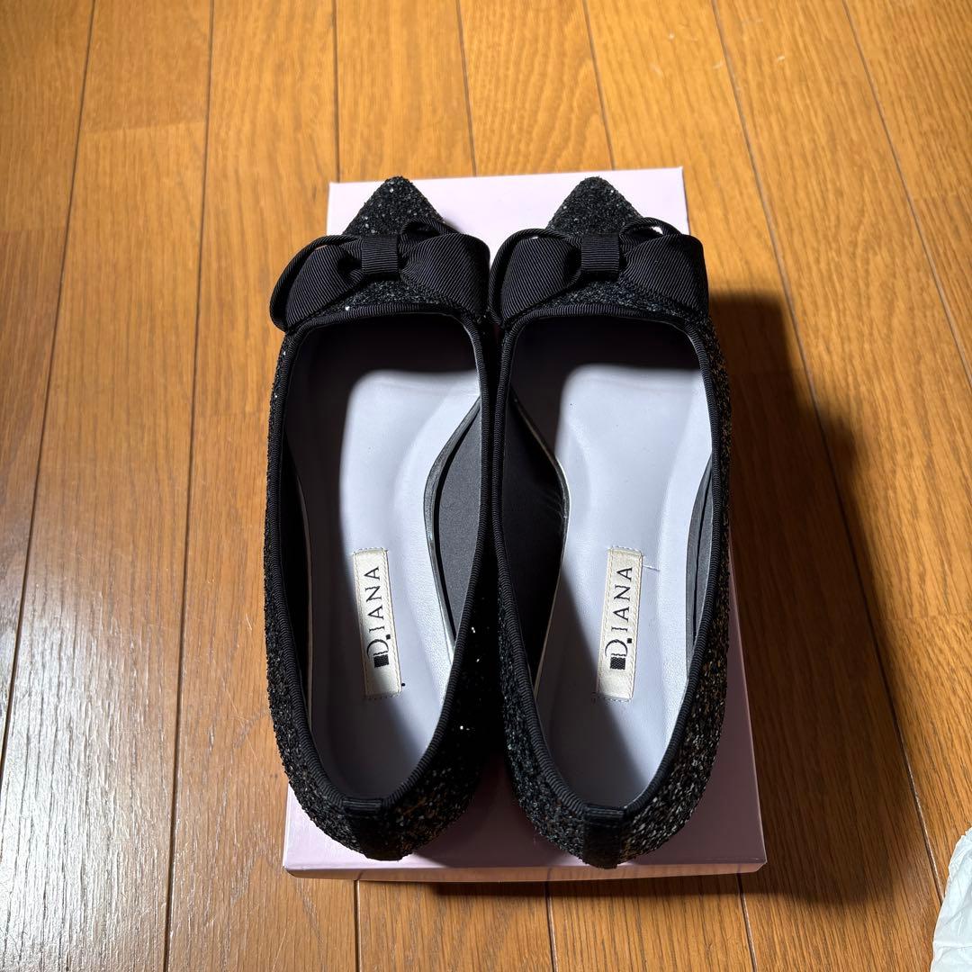 DIANA ブラック ポインテッドトゥシューズ