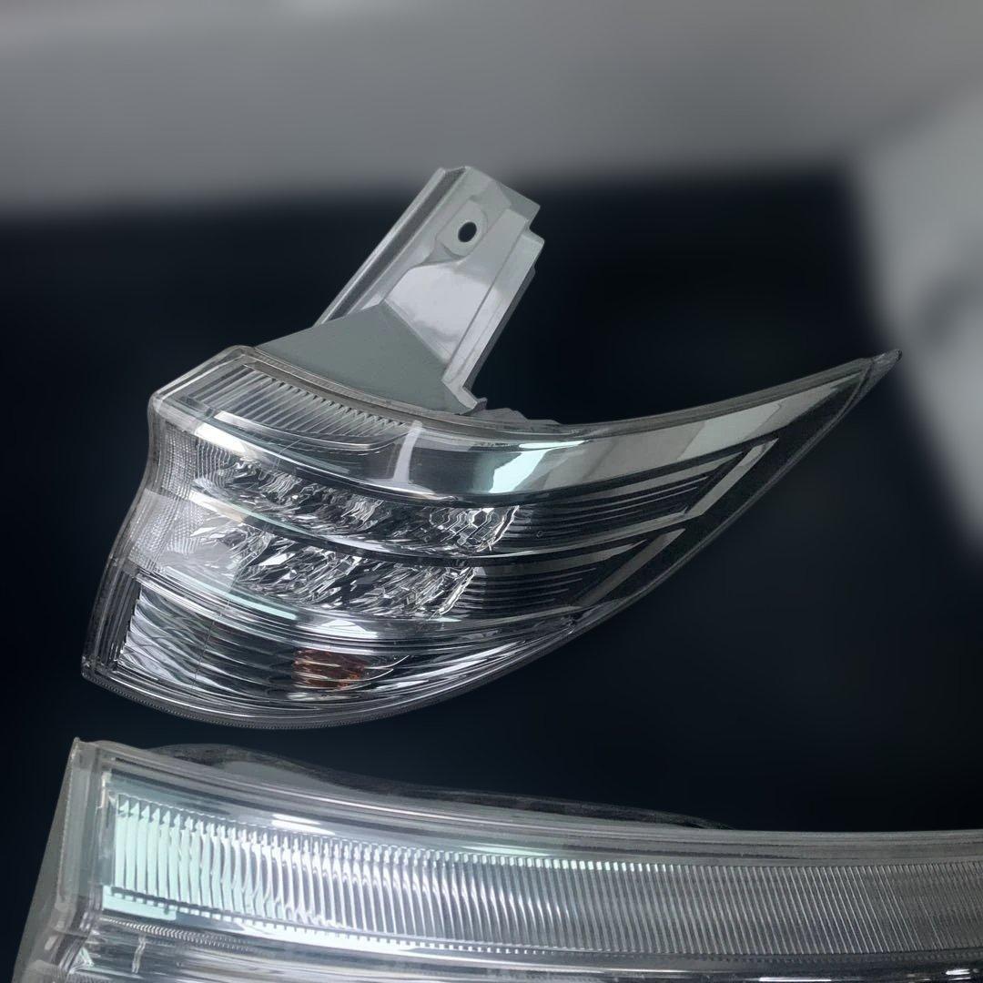 トヨタ　エスティマ　中期　ハイブリッド　AHR20 純正リアテールランプ　中古品