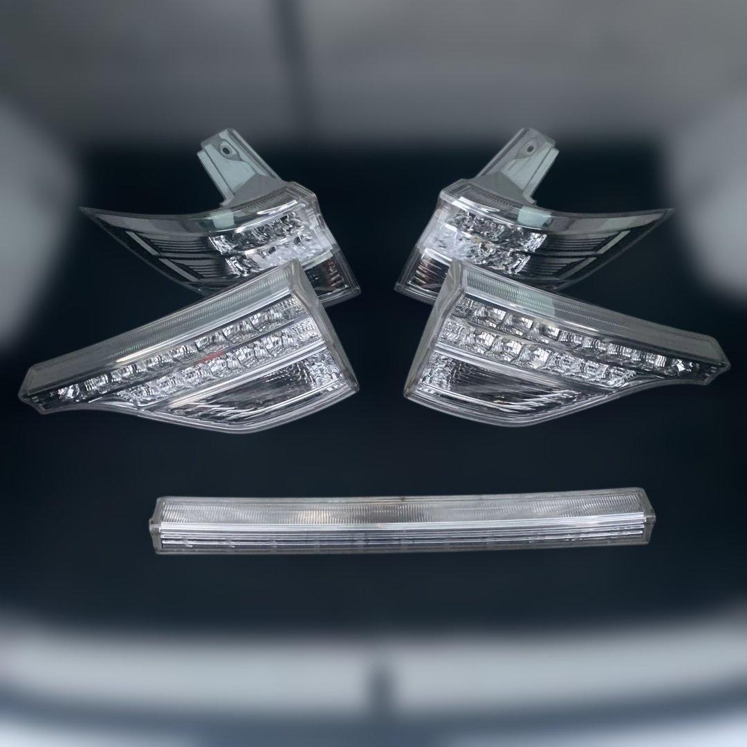 トヨタ　エスティマ　中期　ハイブリッド　AHR20 純正リアテールランプ　中古品