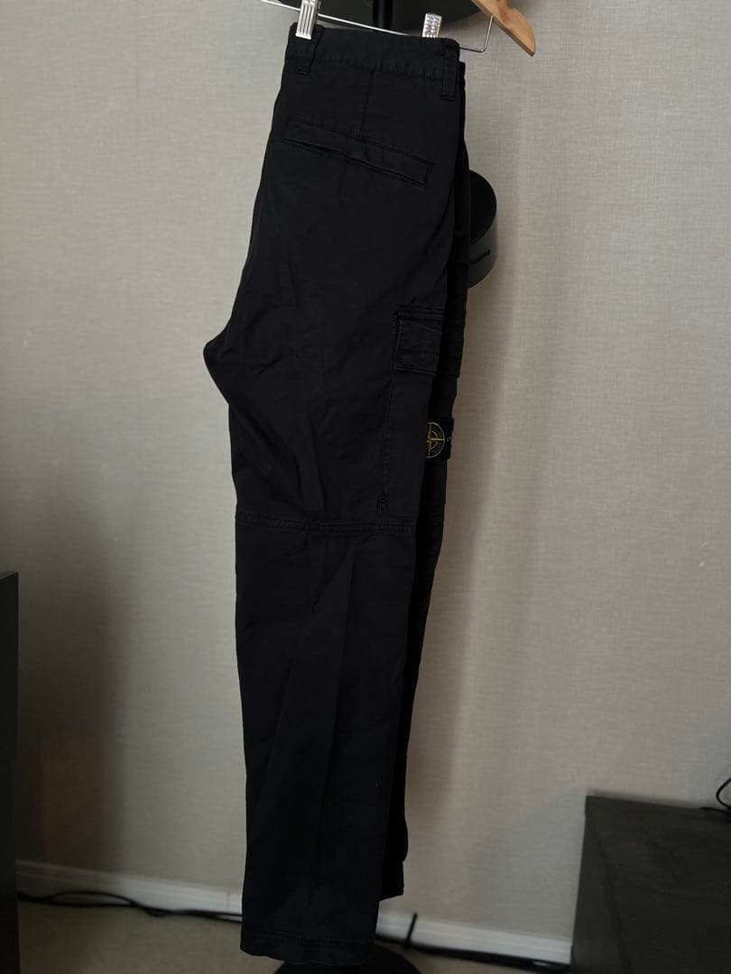 ストーンアイランド 黒 カーゴパンツ