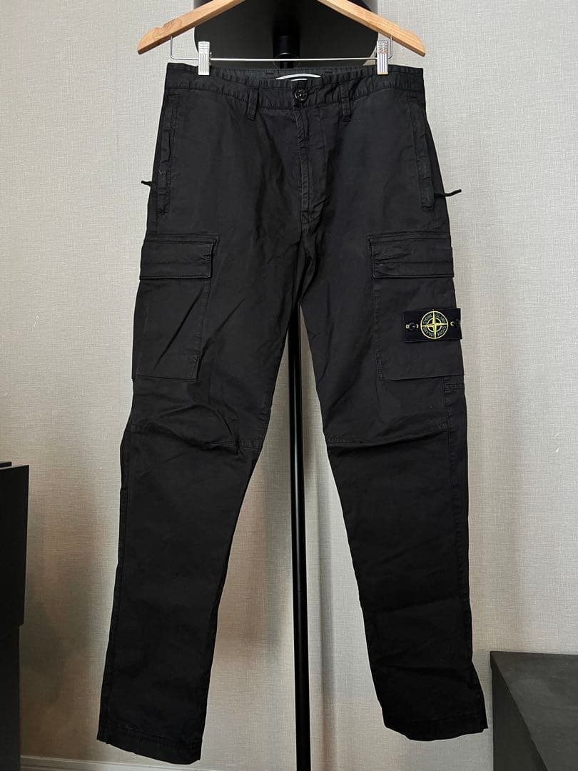 ストーンアイランド 黒 カーゴパンツ