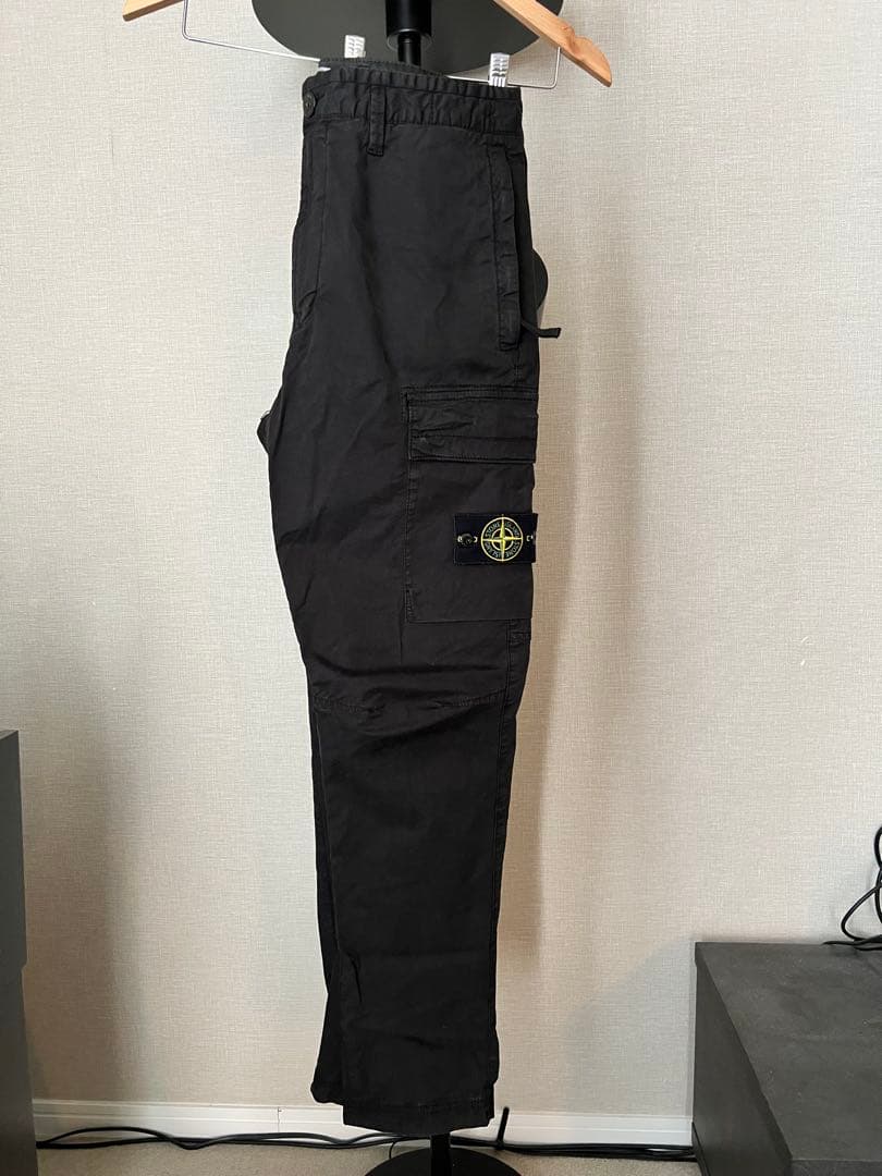 ストーンアイランド 黒 カーゴパンツ