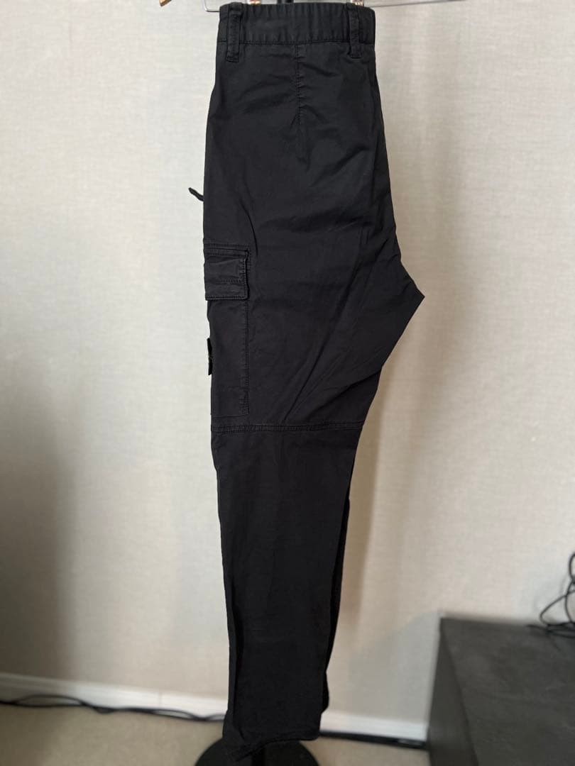 ストーンアイランド 黒 カーゴパンツ