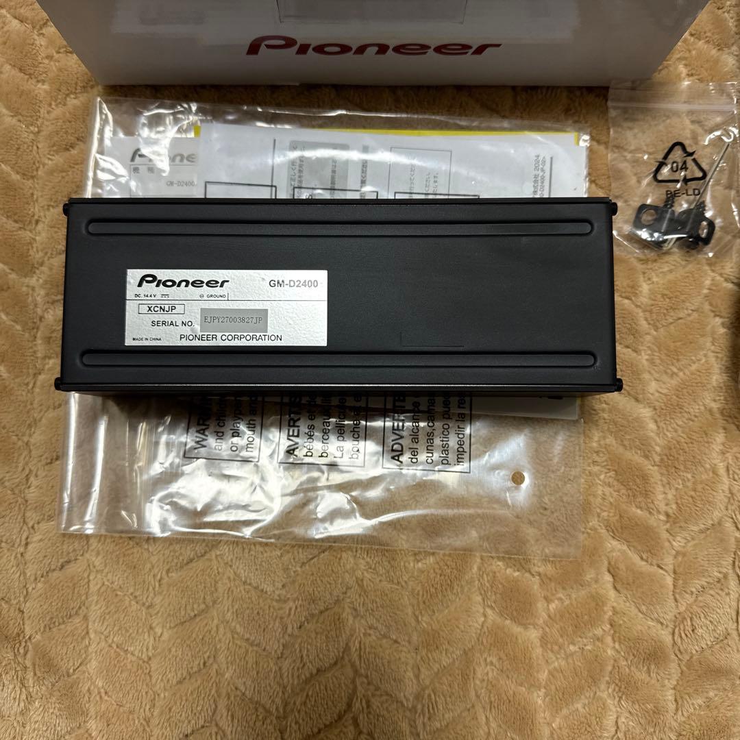 カロッツェリア　パワーアンプ　GM-D2400