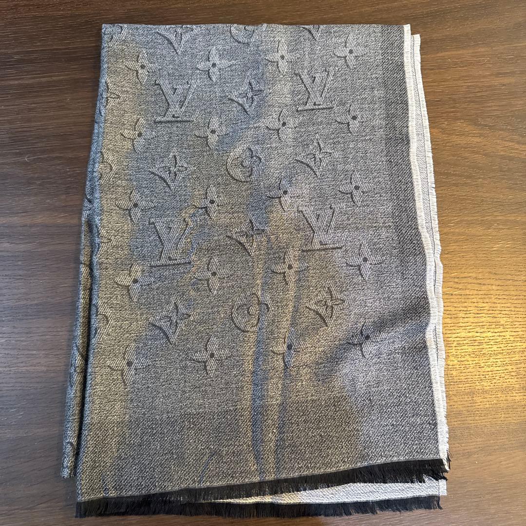 Louis Vuitton エシャルプ・ロゴマニア シャイン