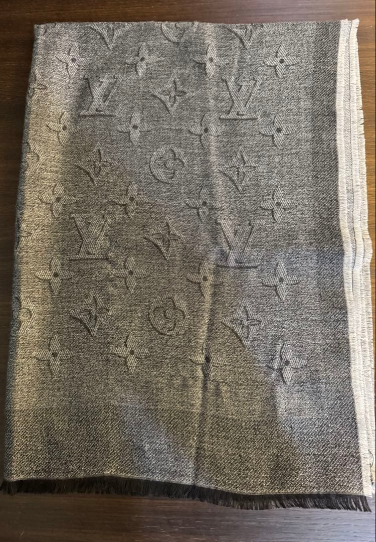 Louis Vuitton エシャルプ・ロゴマニア シャイン