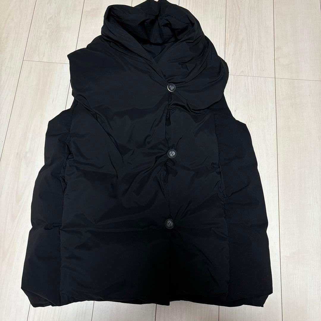 新品CYAN Tokyoストールライクベスト　ブラック　ダウン　chignon