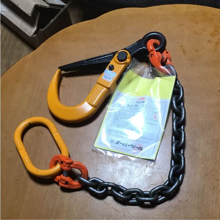 まだ未使用の3トンのチェーン付きフックです！塗装の剥がれが少しだけあります