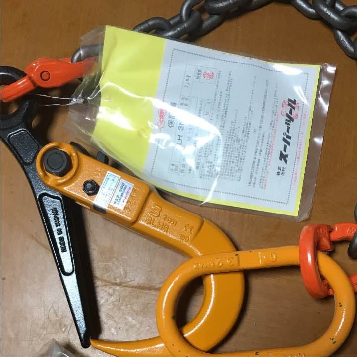 まだ未使用の3トンのチェーン付きフックです！塗装の剥がれが少しだけあります