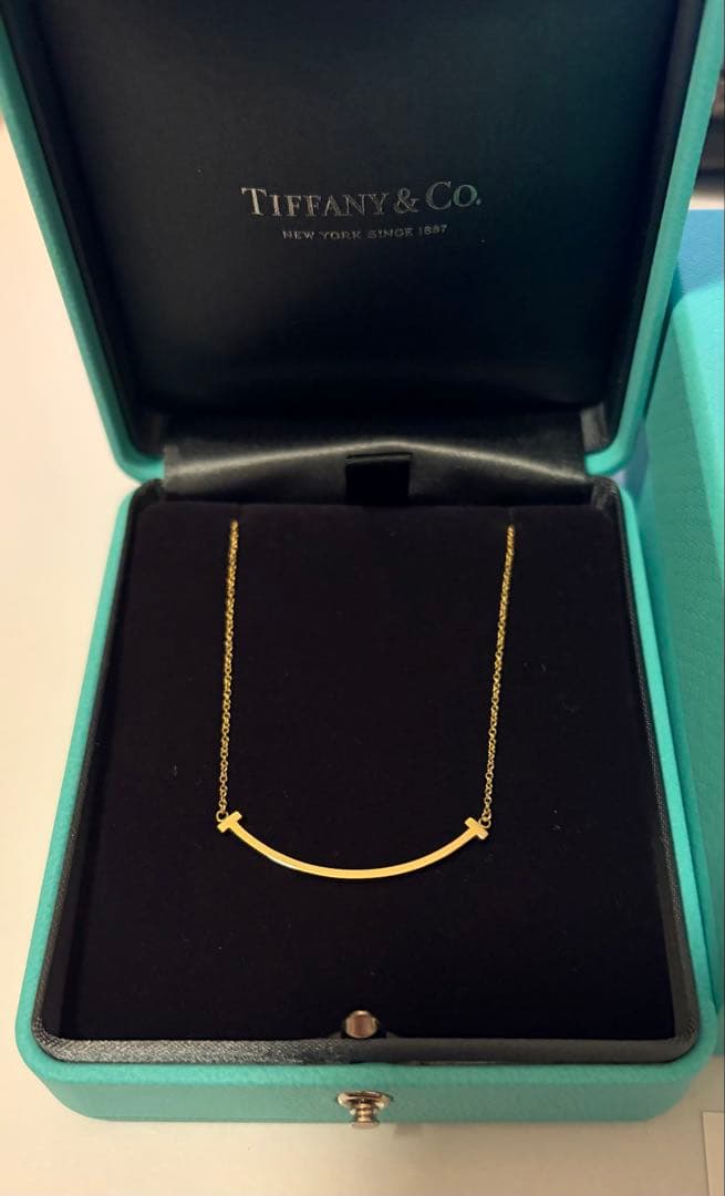 Tiffany Tスマイル ペンダント スモール YG