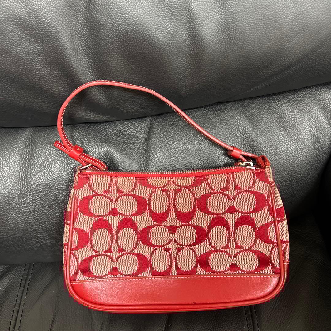 Coach レッド ショルダーバッグ　ショルダーストラップが切れた