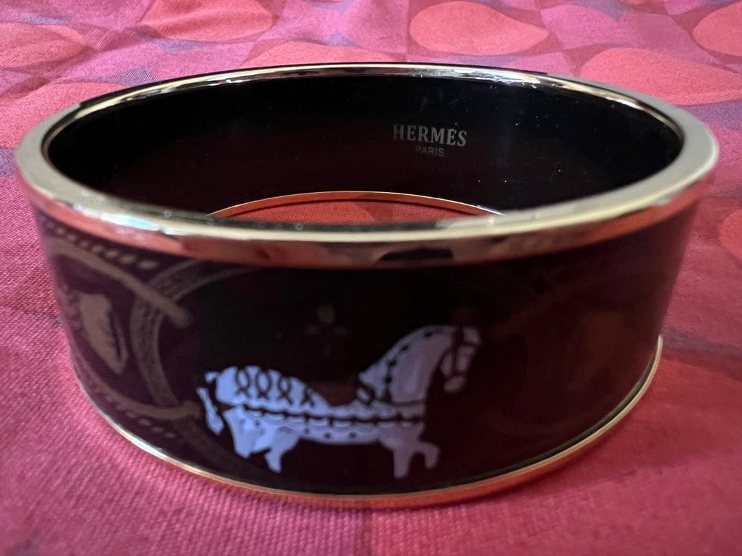 HERMES ブラック バングル 馬モチーフ
