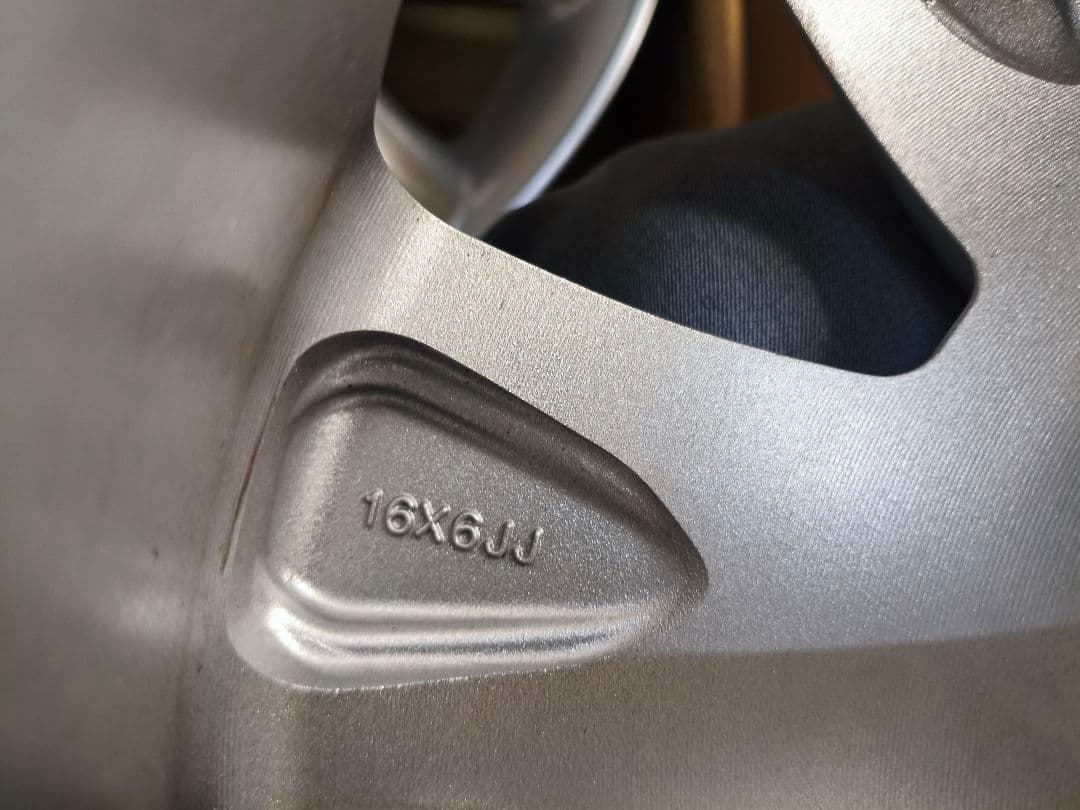 ほぼ新品 RH マキシライト 16インチ 6J +45 4H ４穴 PCD100