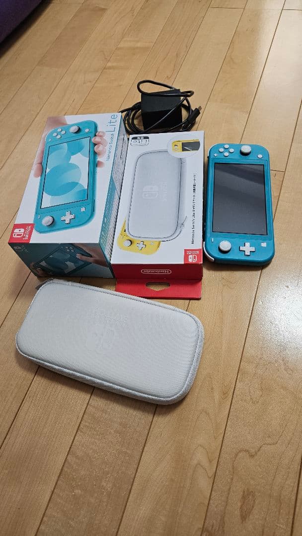 ひよこるんNintendo Switch Lite 純正ケース付き