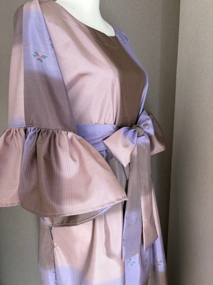 ★着物リメイク★　大島紬　フリル袖のゆったりワンピ　パステルカラーの縞大島紬