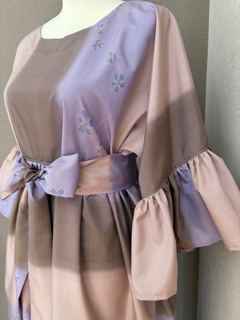 ★着物リメイク★　大島紬　フリル袖のゆったりワンピ　パステルカラーの縞大島紬