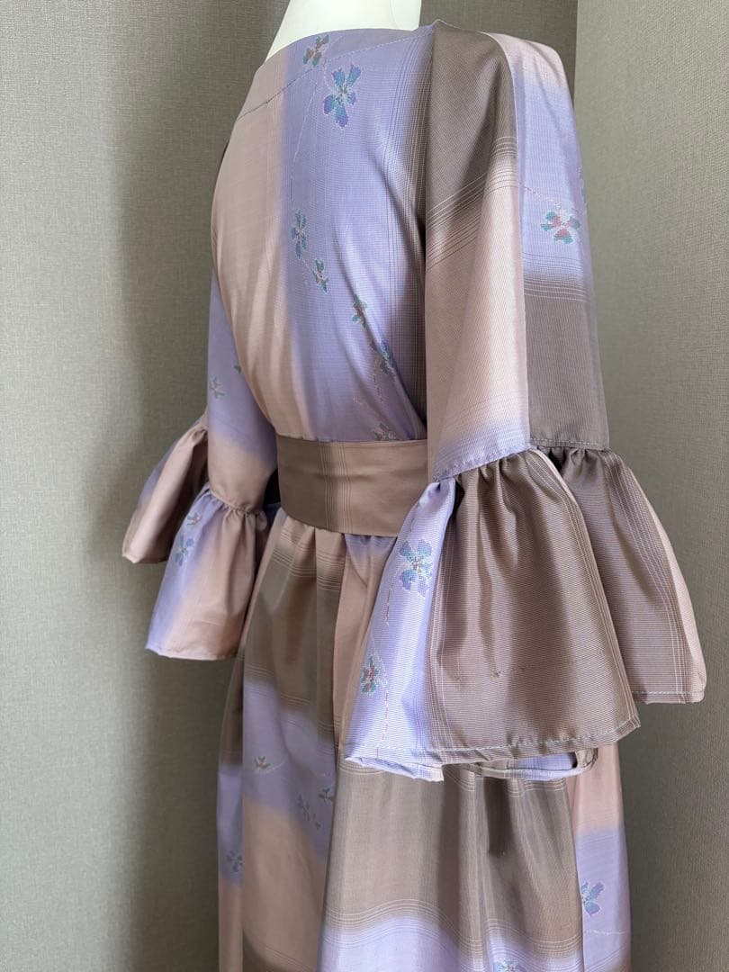 ★着物リメイク★　大島紬　フリル袖のゆったりワンピ　パステルカラーの縞大島紬