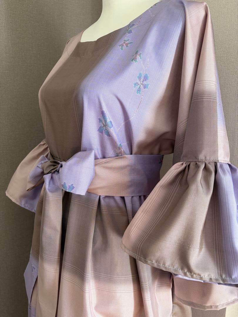 ★着物リメイク★　大島紬　フリル袖のゆったりワンピ　パステルカラーの縞大島紬