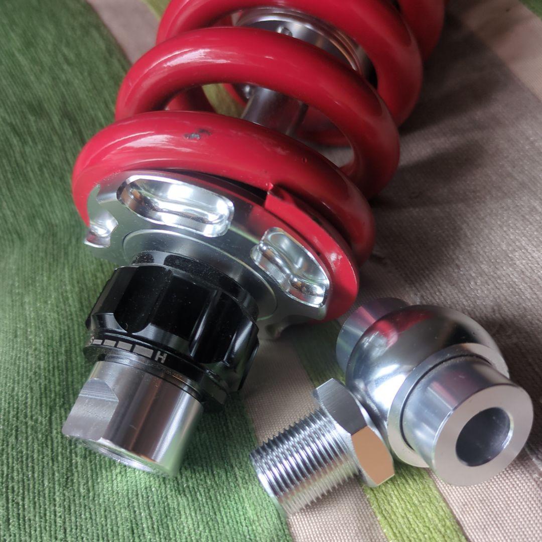 Z900RS リアショック　赤 YSS ? 要寸法確認