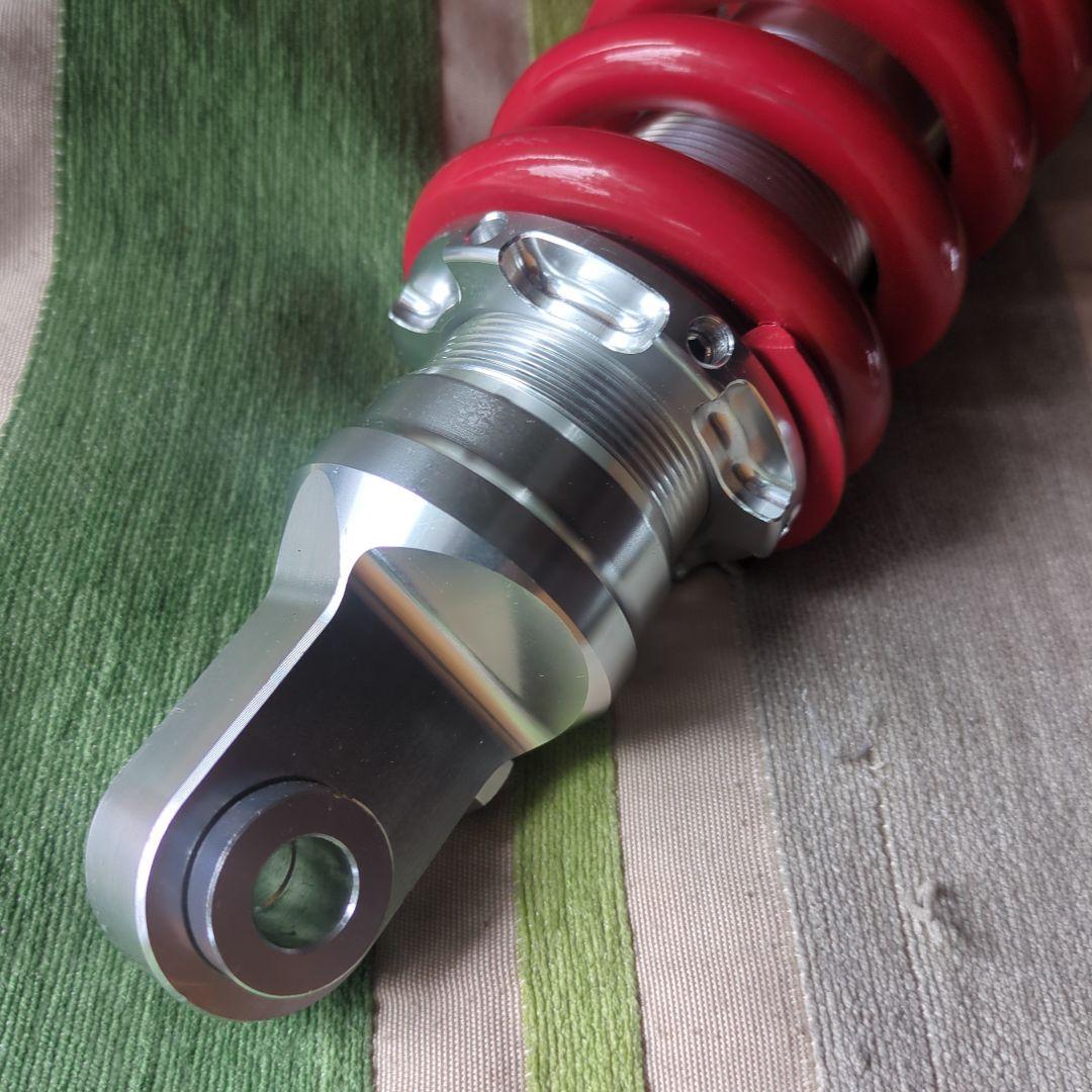 Z900RS リアショック　赤 YSS ? 要寸法確認