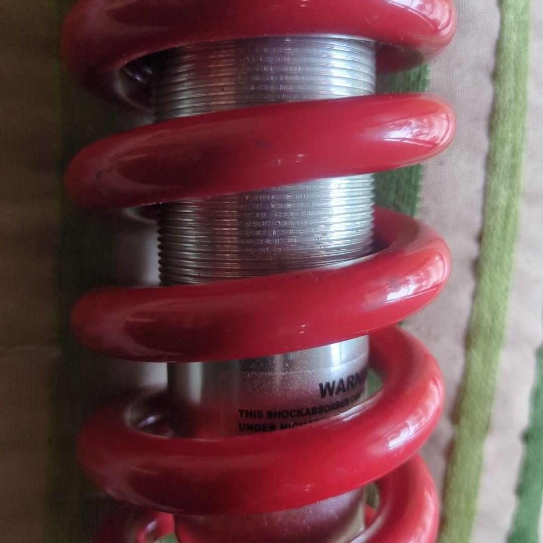 Z900RS リアショック　赤 YSS ? 要寸法確認