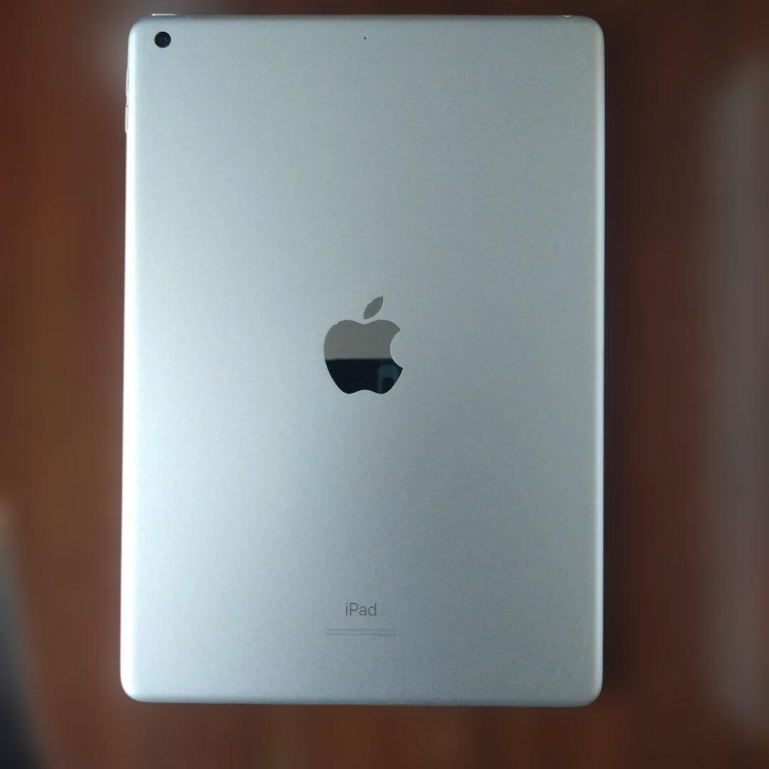 Apple iPad 　第8世代 WiFi 32GB