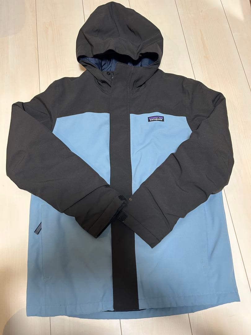 patagonia 150cm フード付きジャケット 黒/水色