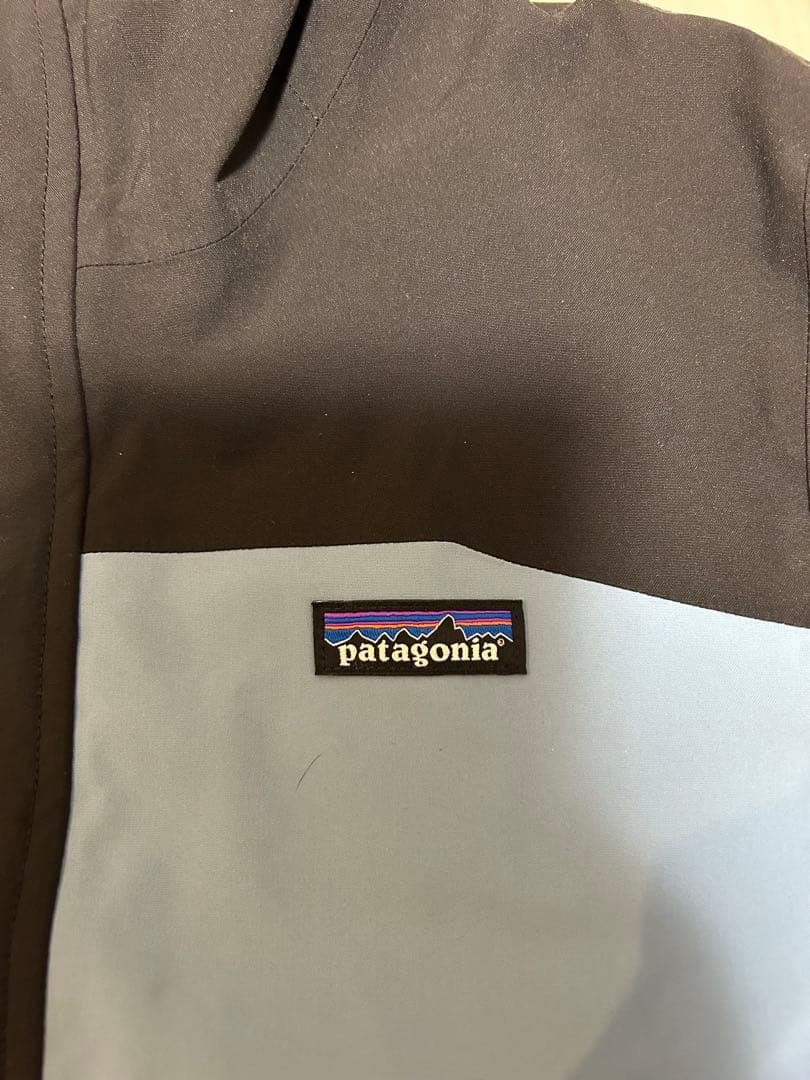 patagonia 150cm フード付きジャケット 黒/水色