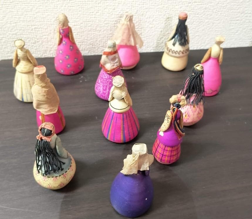 旧ソ　ロシア　張り子の民族衣装人形　民芸品　伝統工芸品　12体セット