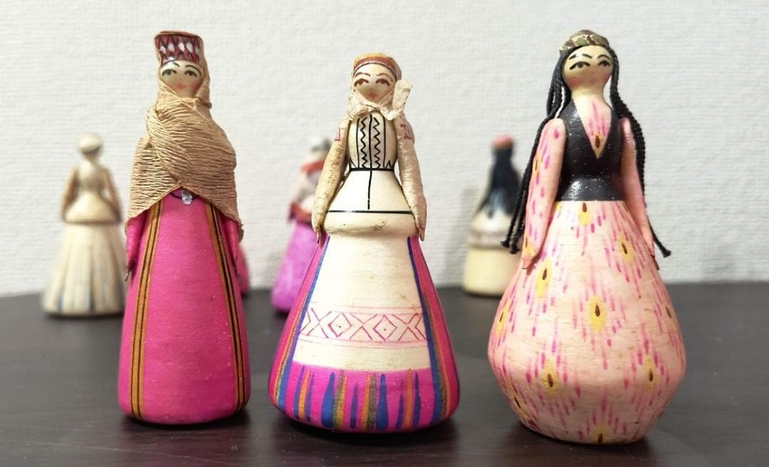 旧ソ　ロシア　張り子の民族衣装人形　民芸品　伝統工芸品　12体セット