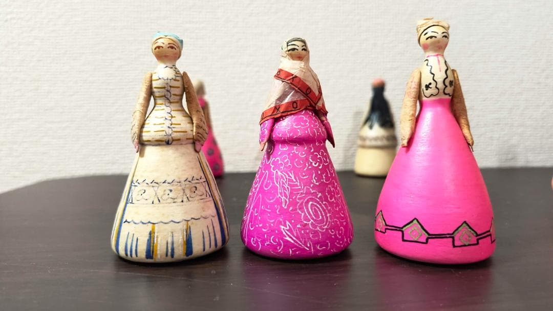 旧ソ　ロシア　張り子の民族衣装人形　民芸品　伝統工芸品　12体セット