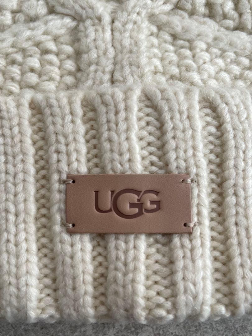 【未使用品】 UGG ケーブル ビーニー ニット帽 ポンポン付き ホワイト