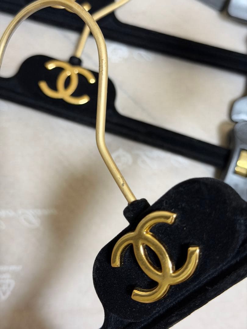 シャネル ロゴ付き衣類ハンガー 8本セット