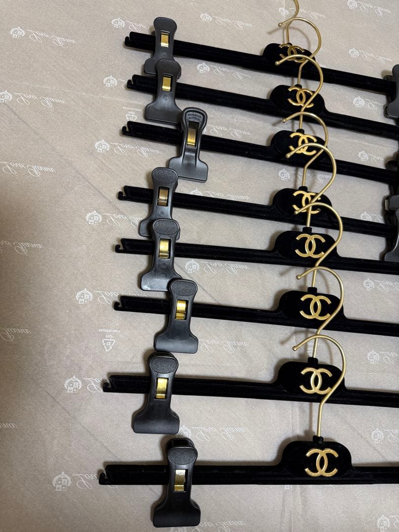 シャネル ロゴ付き衣類ハンガー 8本セット
