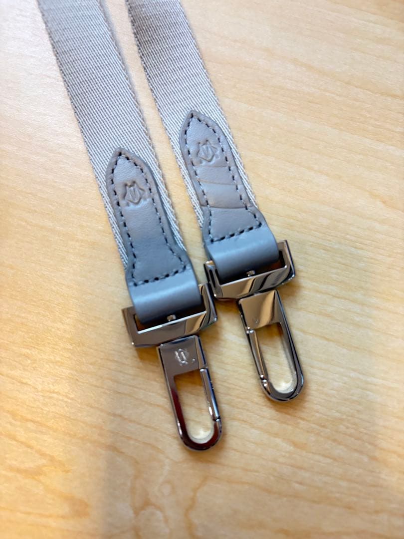 新古品　お安め　RIMOWA iPhone15Proストラップ付き