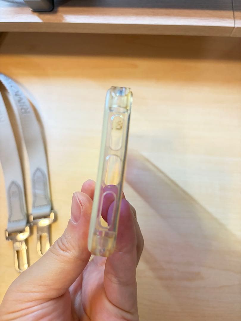 新古品　お安め　RIMOWA iPhone15Proストラップ付き