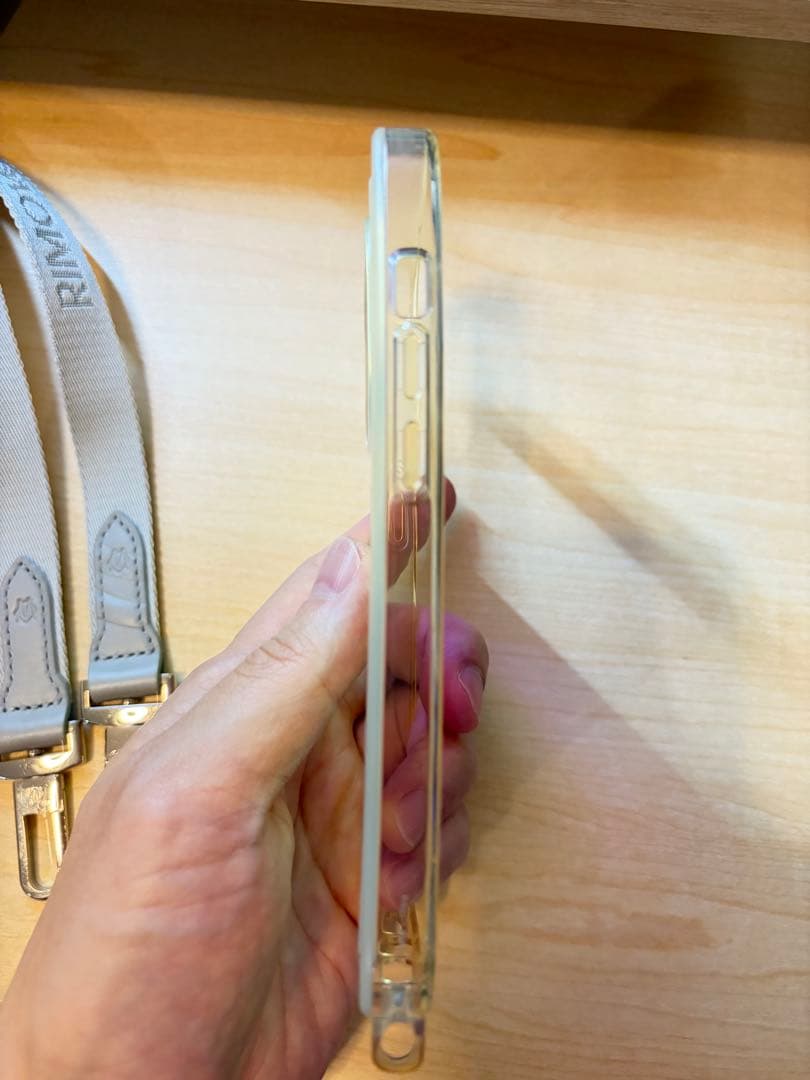 新古品　お安め　RIMOWA iPhone15Proストラップ付き