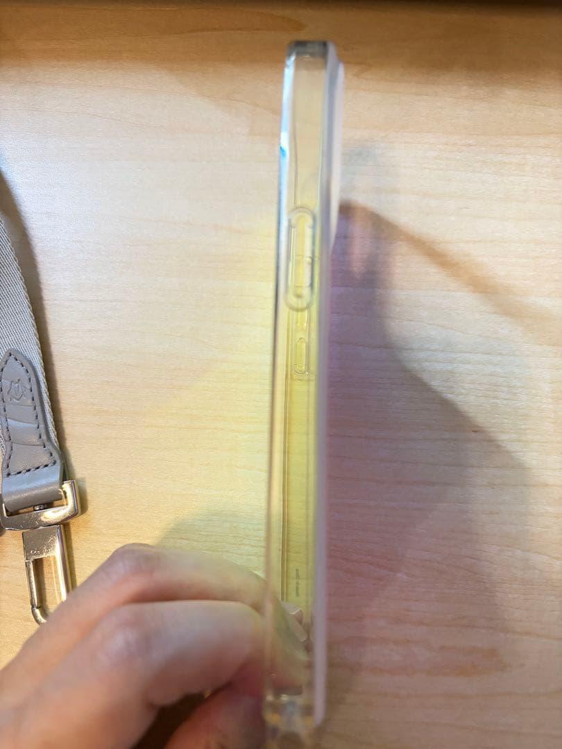 新古品　お安め　RIMOWA iPhone15Proストラップ付き