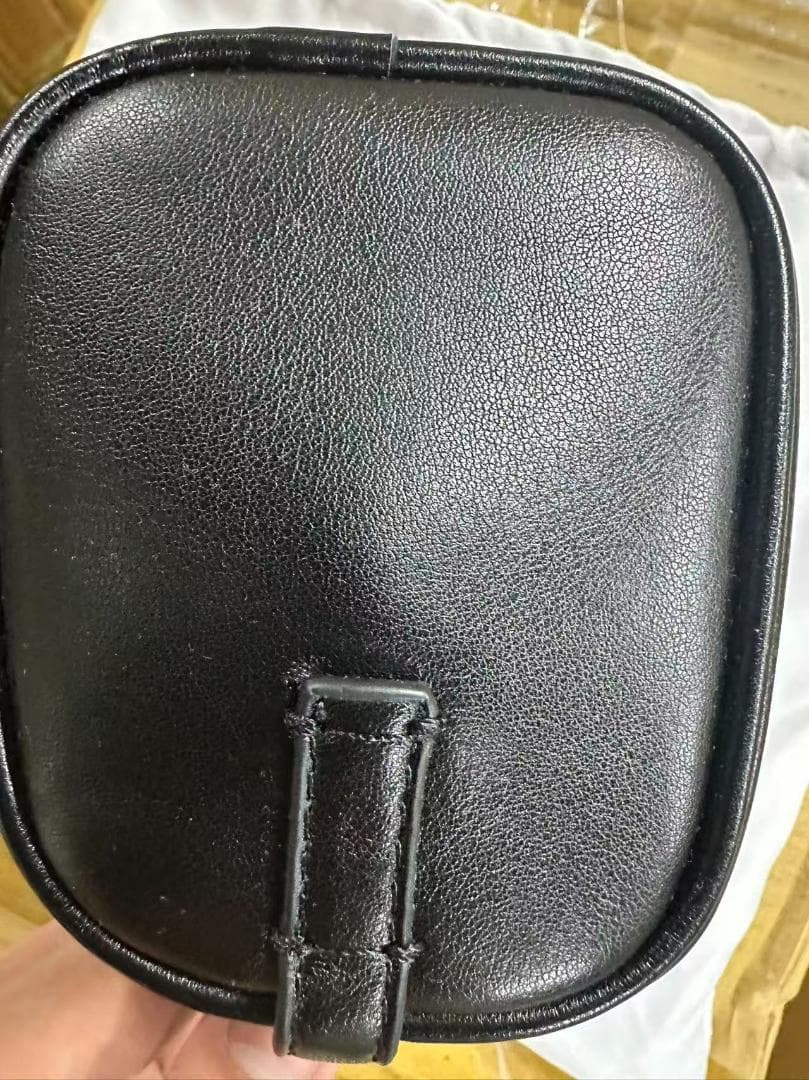 THE ROW ブラックレザーショルダーバッグ