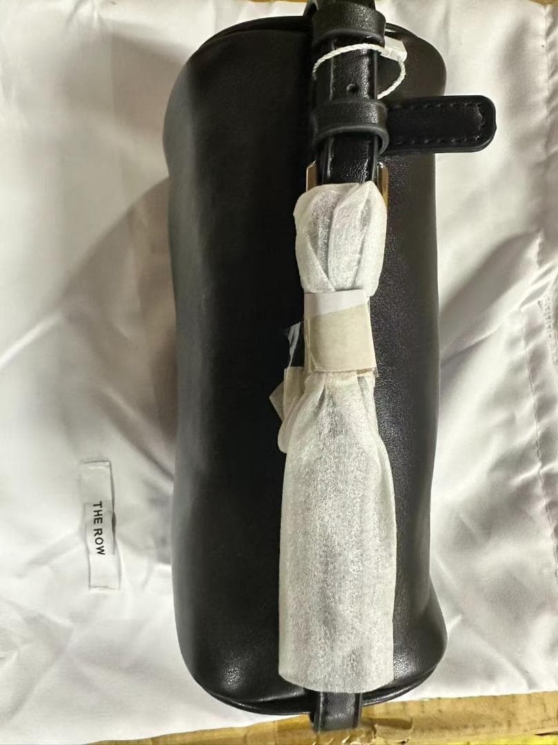 THE ROW ブラックレザーショルダーバッグ