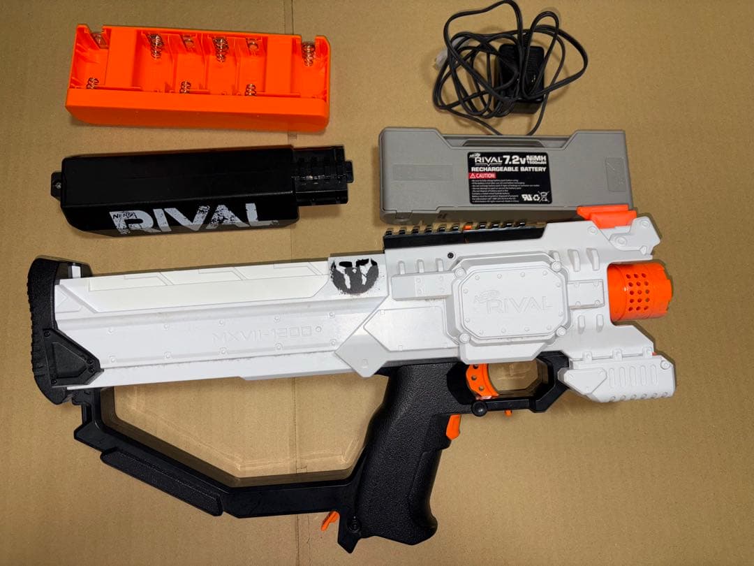 ナーフ　ライバルシリーズ　ヘラ　バッテリー・ドットサイト・マガジンセット