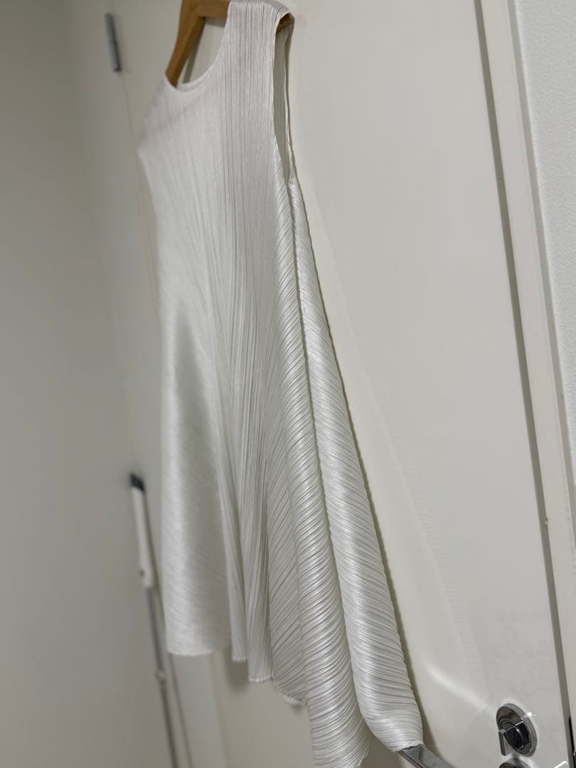 ホワイト プリーツ ノースリーブ チュニック