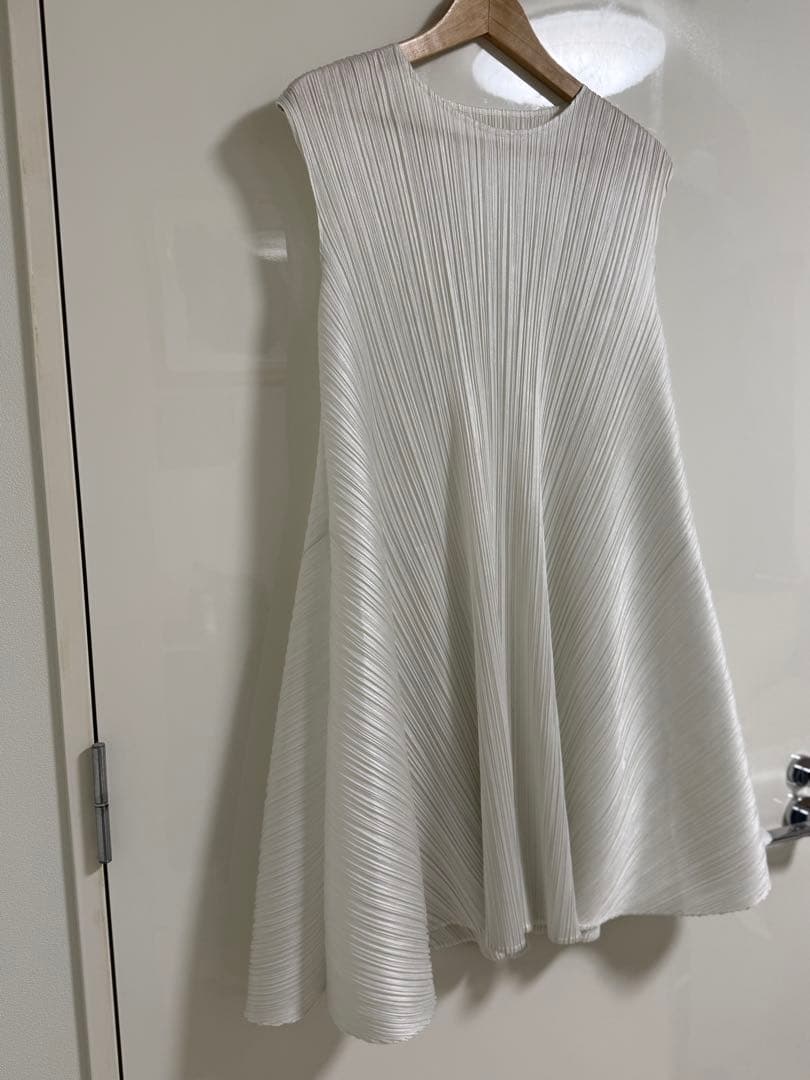 ホワイト プリーツ ノースリーブ チュニック