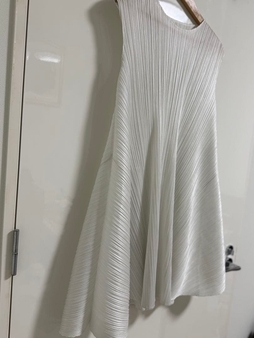 ホワイト プリーツ ノースリーブ チュニック