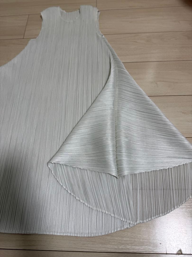ホワイト プリーツ ノースリーブ チュニック