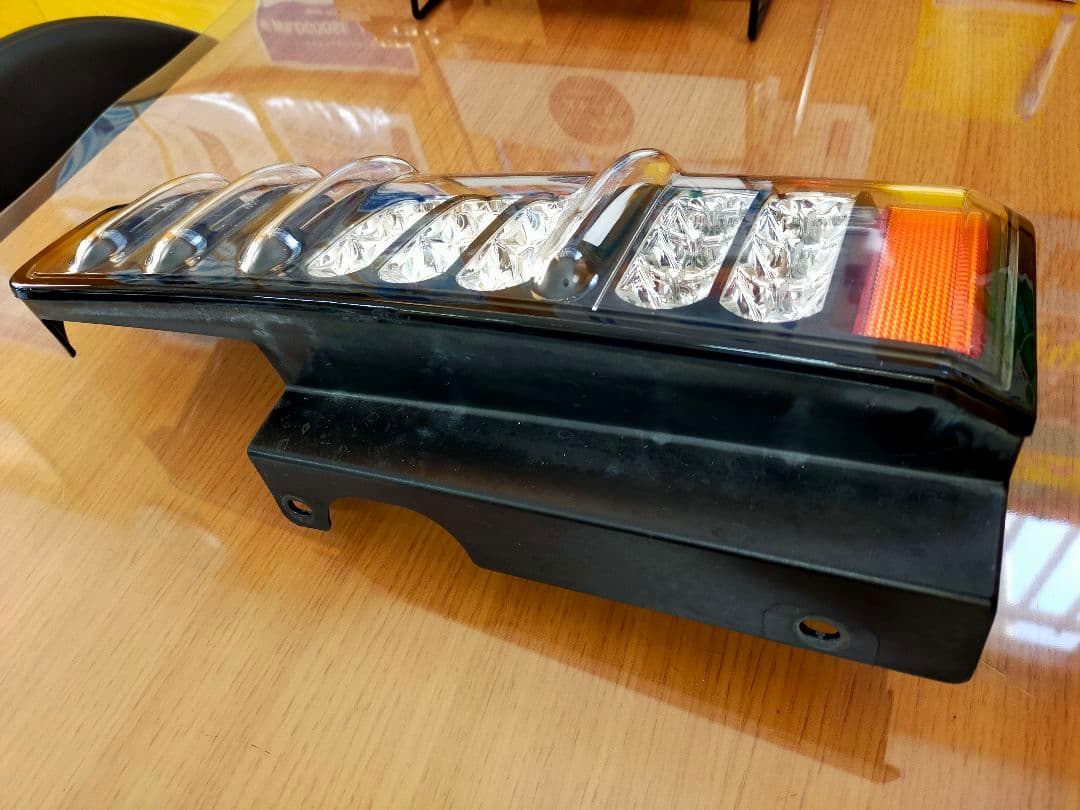 ジムニー　JB23W 社外LEDテールランプ　左右　LEDサンダーテール