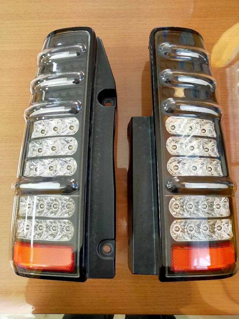 ジムニー　JB23W 社外LEDテールランプ　左右　LEDサンダーテール