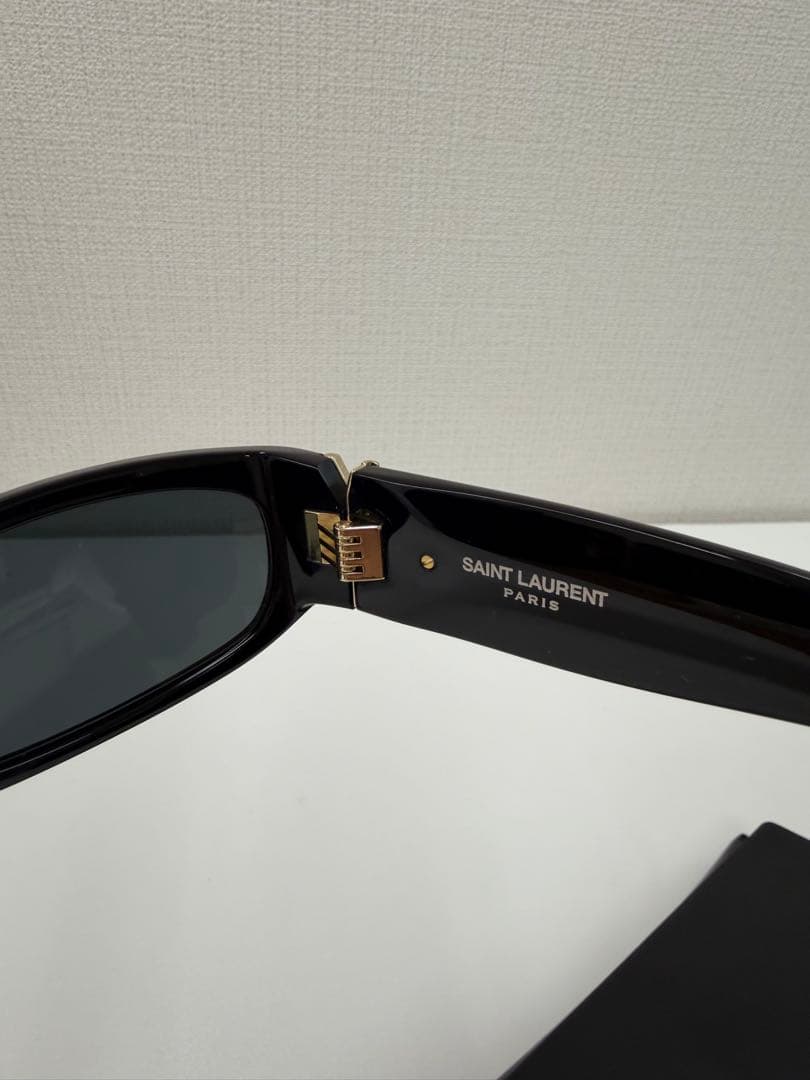 2026年最新モデル YSL ブラック サングラス ケース付き