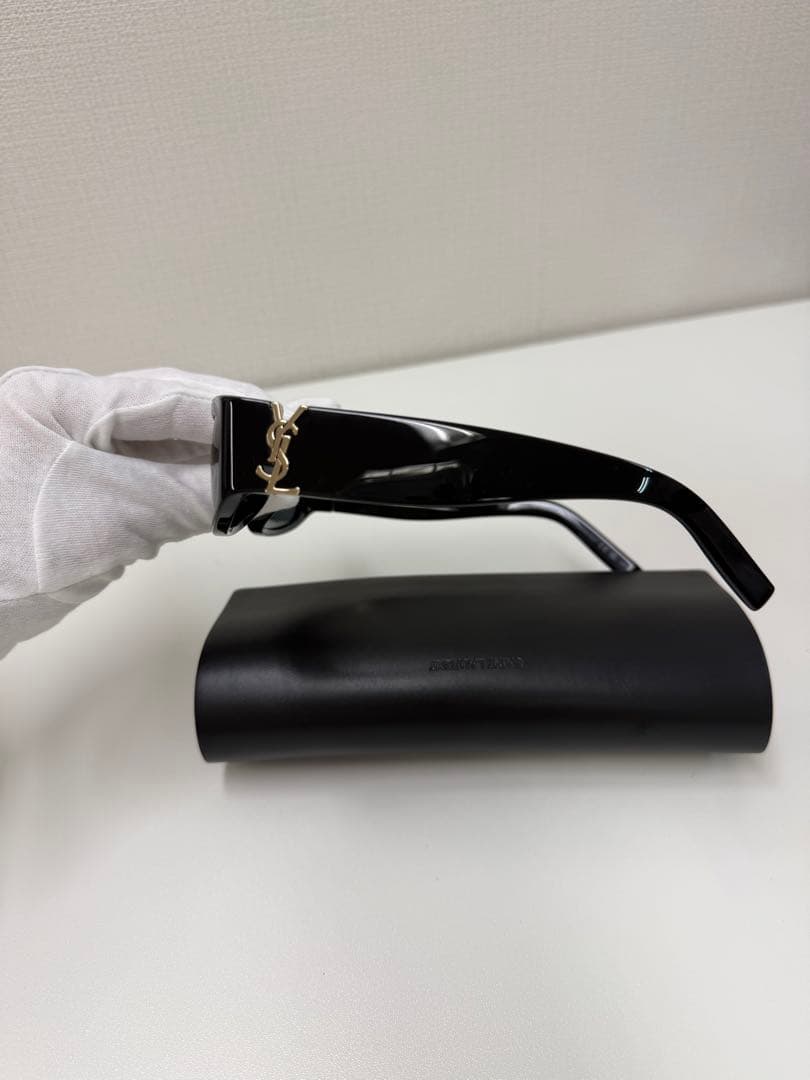 2026年最新モデル YSL ブラック サングラス ケース付き