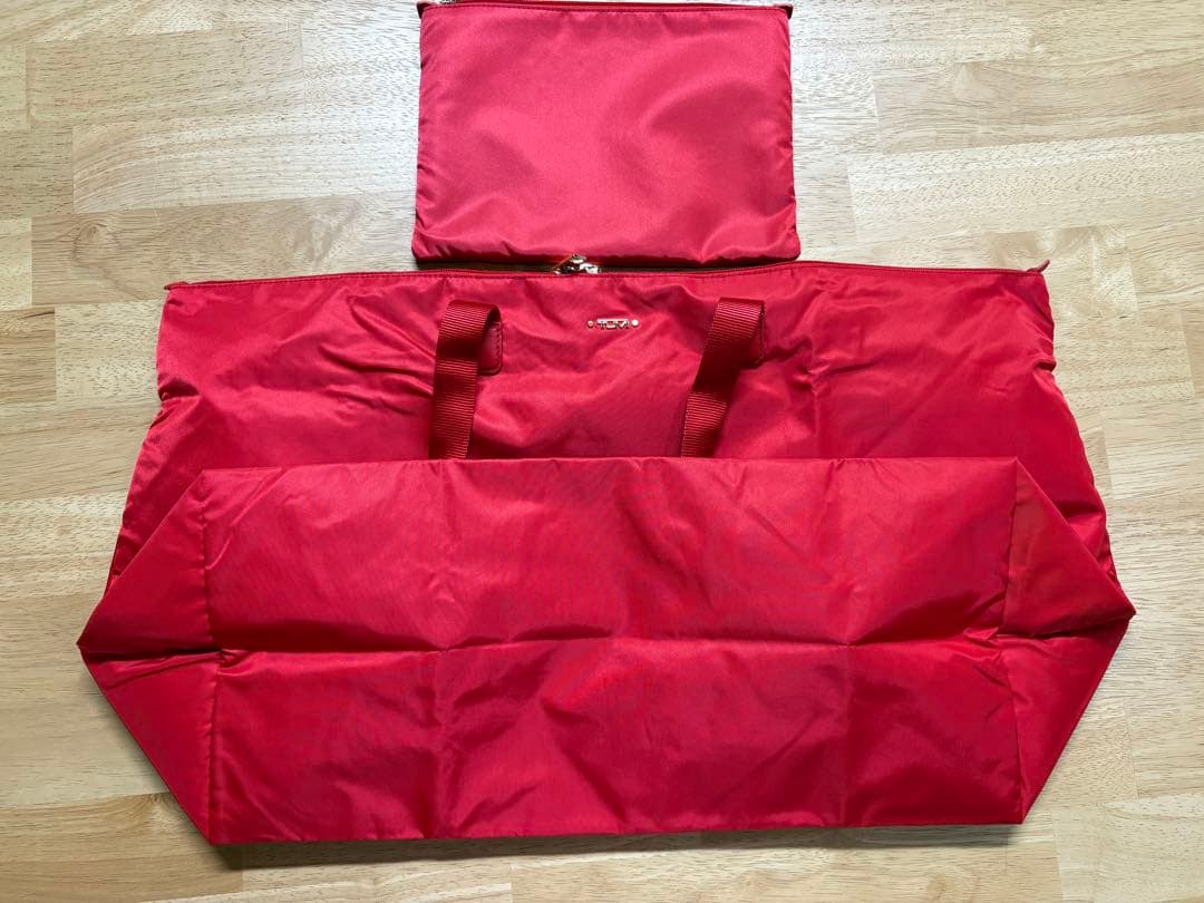 TUMI トゥミ ボヤジュール ジャスト・イン・ケース トートバッグ レッド